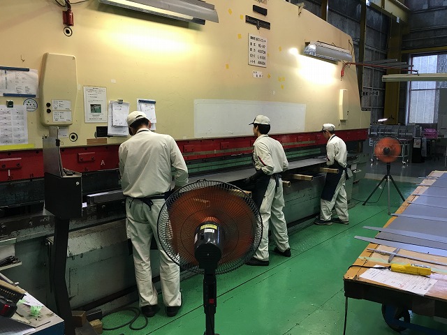 Bending the pieces. Teamwork is of utmost importance to fabricating large products