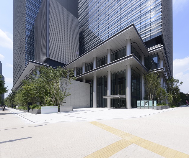 Looking up the Otemachi place from the East-South side. The round column covers leave a lasting impression