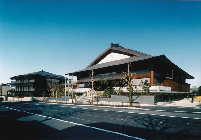 Rissho Kosei-kai, Kyoto. From the right, the service building, central building, and the meeting building.