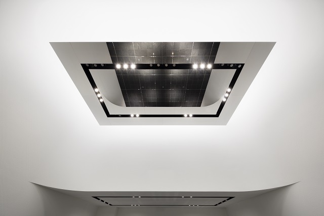 The mirror polished ceiling panels