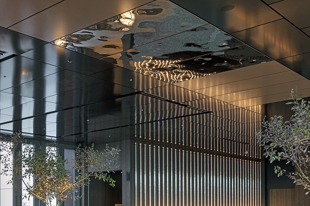 The installed mirror polished stainless steel + embossed ceiling panels