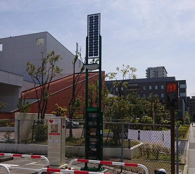 ソーラーLED街路灯「エコアヴェニューこみち(防災タイプ)」<リパーク幕張ベイタウン第2駐車場>