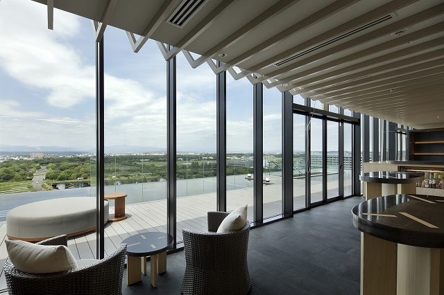 アルミルーバーが示す眺望が美しい「INFINITY LOUNGE」