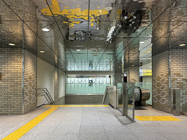 名城公園駅　水面パネル