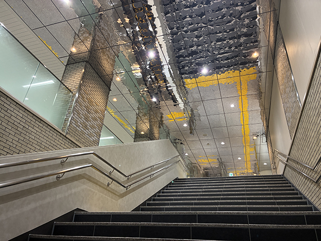 名城公園駅　水面パネル