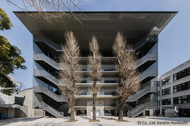 多摩美術大学　鏡面塗装軒天パネル